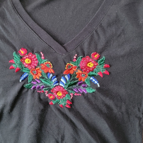 Valentine's Day embroidered T-shirt with hungarian Kaocsa Design and rhinestones - Picture 5 of 12